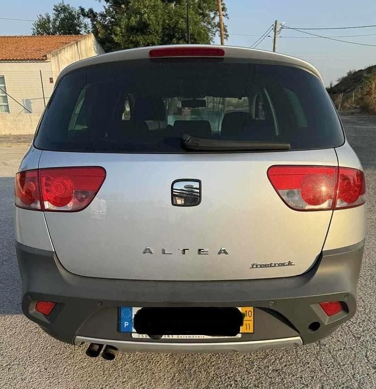 Usado Seat Altea 105 HP (77 kW) 2010 Cinzento Citadino