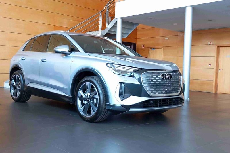 Prateado Usado 2024 Audi Q4 e-tron S-line plus SUV | € 56.990 (Preço elevado) - Imagem 1/4