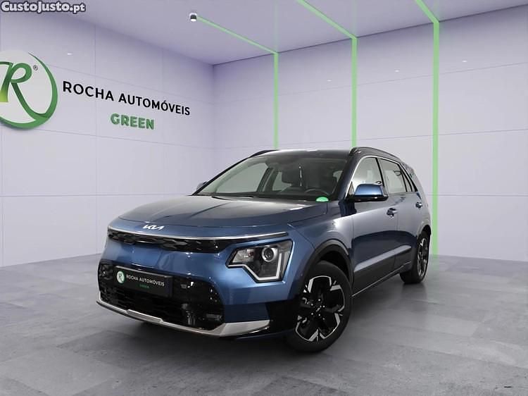 Azul Usado 2023 Kia e-Niro Active SUV | € 30.999 (Preço justo) - Imagem 1/1