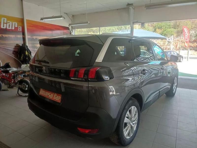 Usado Peugeot 5008 Style 120 HP (88 kW) 2017 Cinzento Monovolume