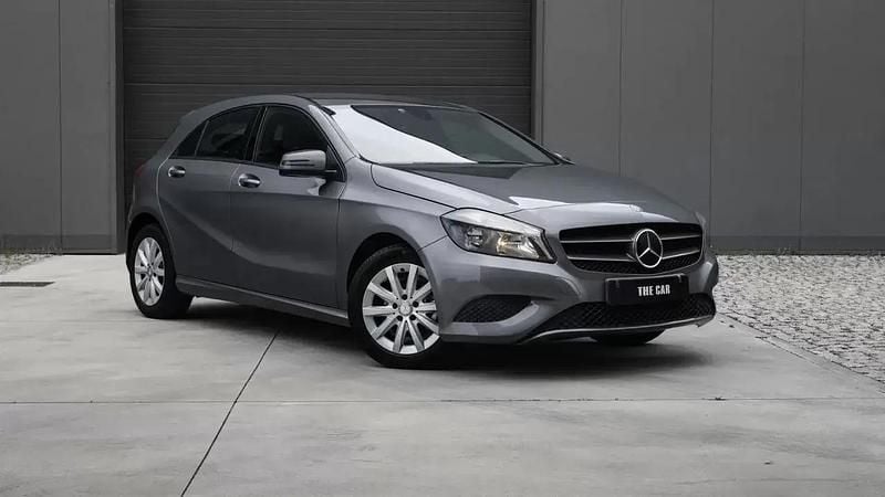 Usado Mercedes A180 Style 109 HP (80 kW) 2013 Cinzento Citadino