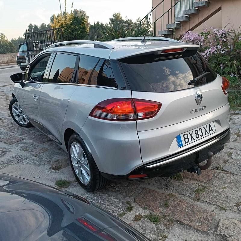 Usado Renault Clio V 90 HP (66 kW) 2020 Cinzento Carrinha