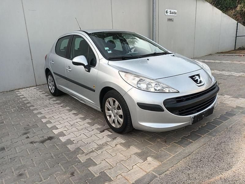 Usado 2008 Peugeot 207 Sedan | € 3.900 (Bom preço) - Imagem 1/4