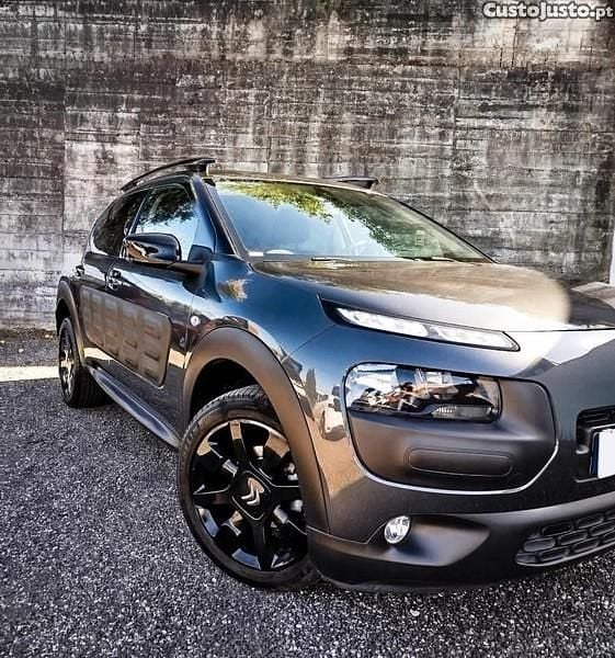 Cinza Usado 2017 Citroën C4 PureTech SUV | € 10.999 (Super Preço) - Imagem 1/1