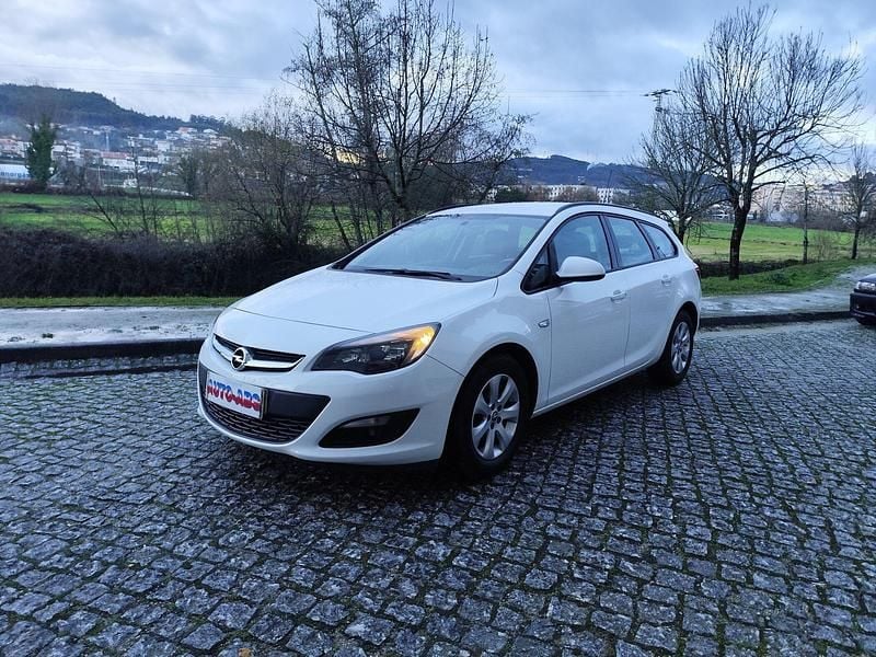 Branco Usado 2015 Opel Astra Cosmo Carrinha | € 7.250 (Preço justo) - Imagem 1/4