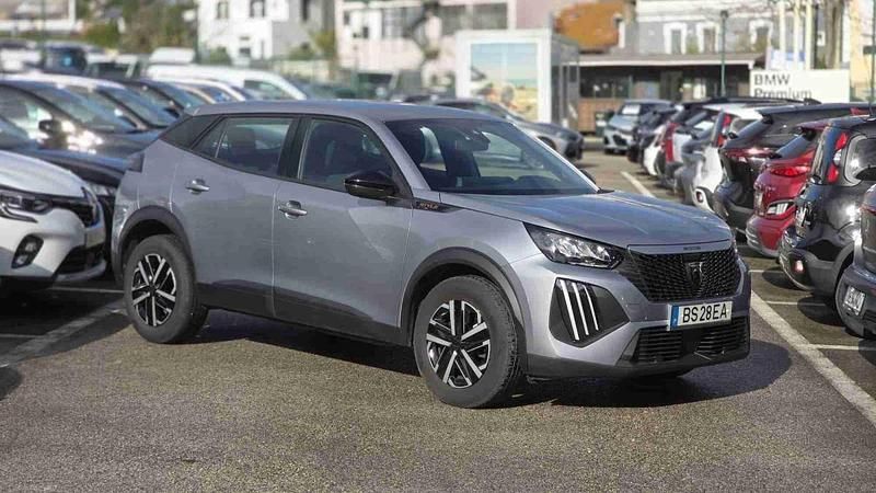 Cinzento Usado 2025 Peugeot 2008 Style SUV | € 23.490 (Preço elevado) - Imagem 1/4