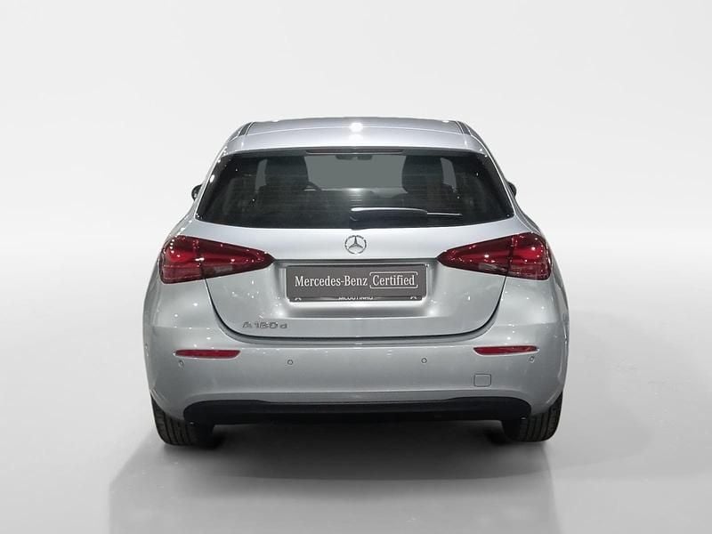 Usado Mercedes A180 116 HP (85 kW) 2025 Cinza Sedan