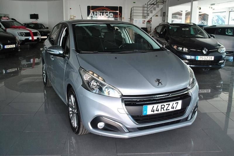 Cinza Usado 2016 Peugeot 208 Style Citadino | € 10.970 (Preço justo) - Imagem 1/4