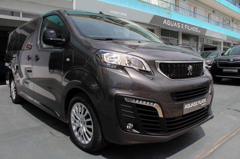 Cinzento Usado 2023 Peugeot Traveller Monovolume | € 38.990 (Bom preço) - Imagem 1/4