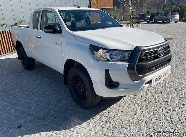Usado Toyota HiLux 150 HP (110 kW) 2024 Branco Pickup