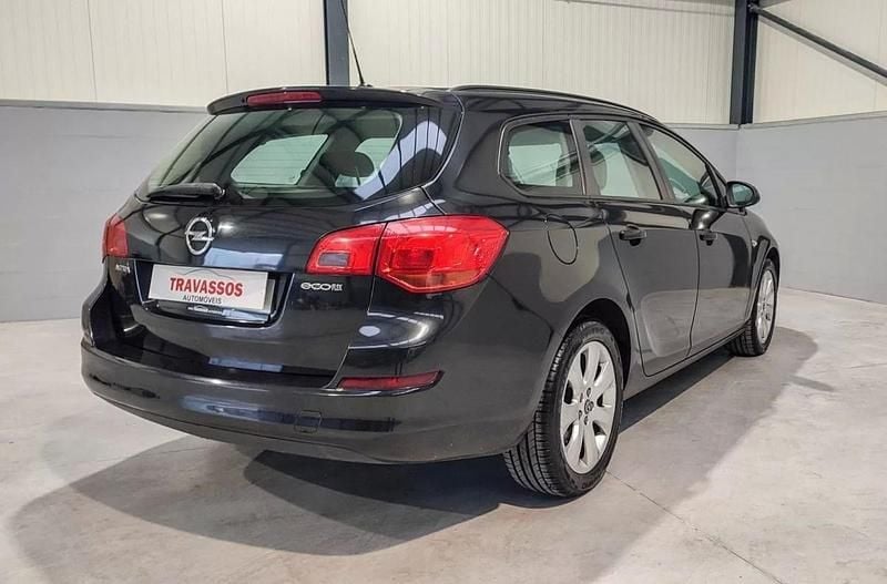 Usado Opel Astra Enjoy 95 HP (69 kW) 2012 Preto Carrinha
