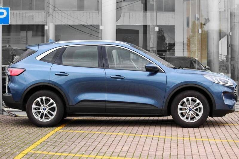 Usado Ford Kuga Titanium 120 HP (88 kW) 2022 Azul SUV