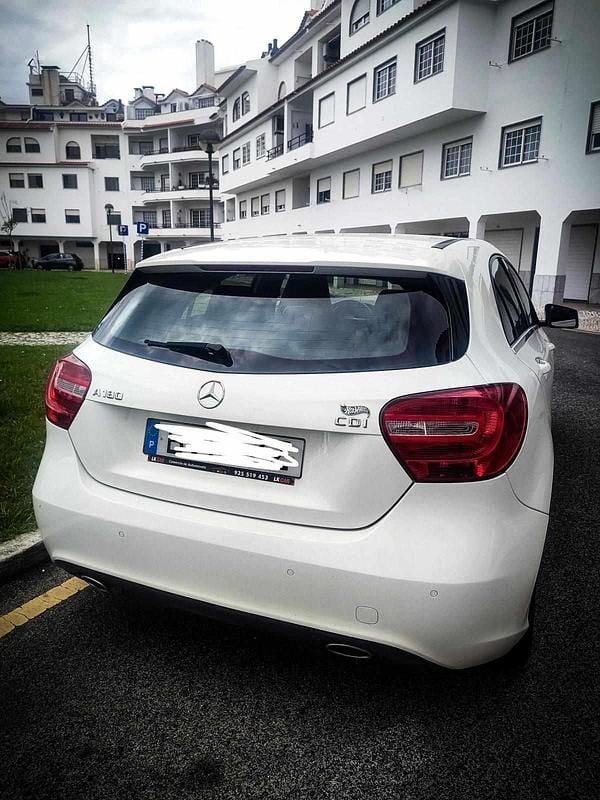 Branco Usado 2015 Mercedes A180 Citadino | € 15.300 (Preço justo) - Imagem 1/4
