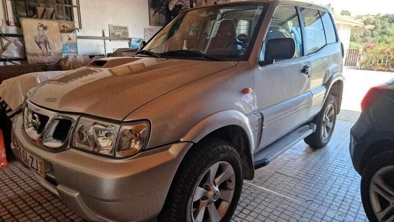 Cinzento Usado 2005 Nissan Terrano SUV | € 9.950 - Imagem 1/4