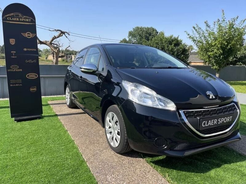 Preto Usado 2014 Peugeot 208 Style Citadino | € 7.900 (Preço justo) - Imagem 1/4