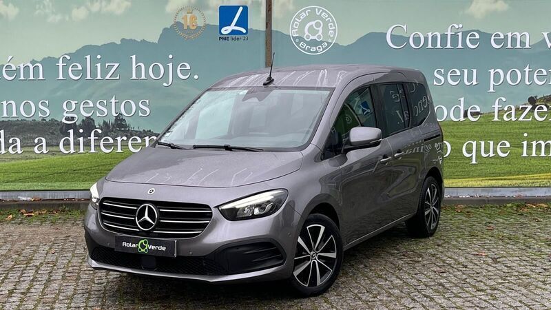 Cinza Usado 2022 Mercedes T180 Progressive Monovolume | € 34.500 - Imagem 1/4