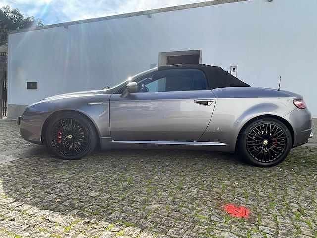 Usado Alfa Romeo Spider 200 HP (147 kW) 2007 Cinzento Cabrios