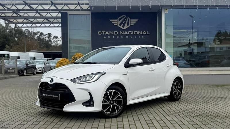 Branco Usado 2021 Toyota Yaris Hybrid Comfort | € 17.500 (Preço justo) - Imagem 1/4