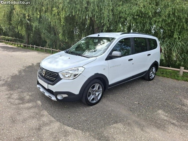 Branco Usado 2022 Dacia Lodgy Stepway Monovolume | € 15.900 (Preço justo) - Imagem 1/1