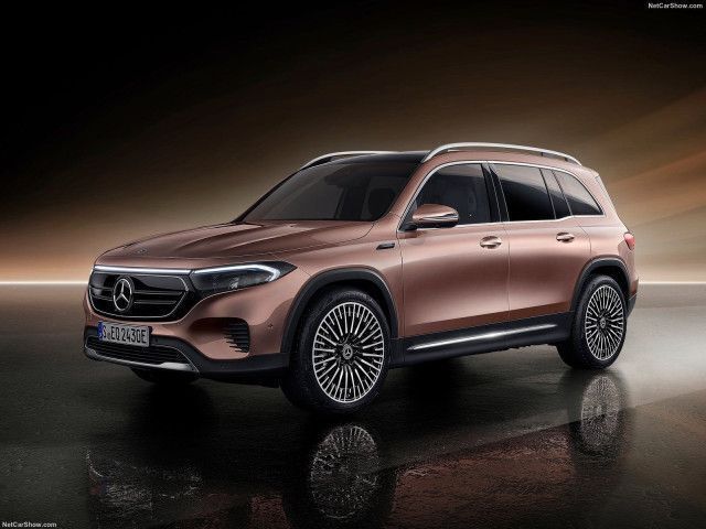 Cinzento Usado 2023 Mercedes EQB350 Progressive SUV | € 38.000 - Imagem 1/4