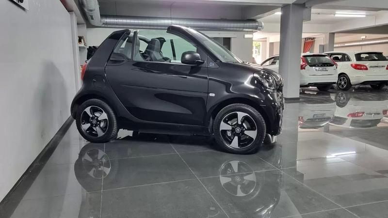 Usado Smart ForTwo Electric Drive Passion 60 kW (82 HP) 2021 Preto Cabrios