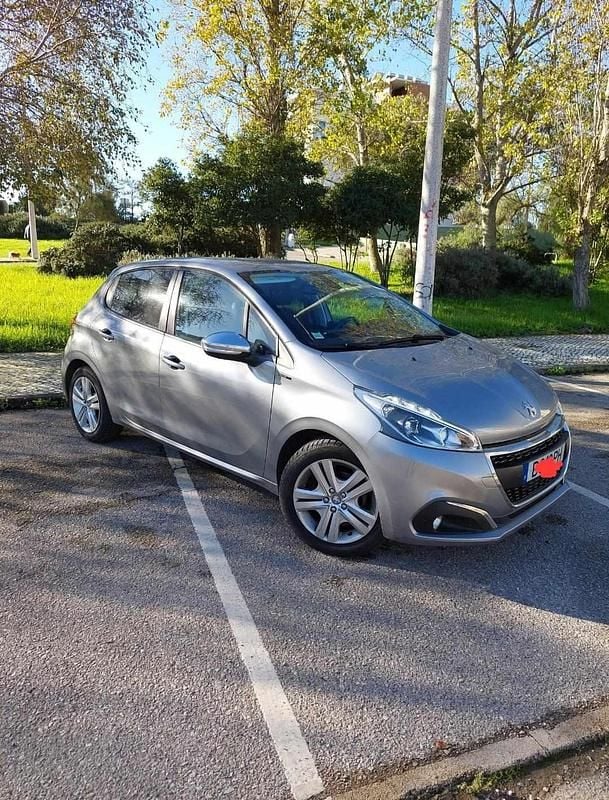 Cinzento Usado 2019 Peugeot 208 Citadino | € 9.800 (Super Preço) - Imagem 1/4