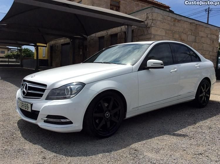 Branco Usado 2012 Mercedes C250 Avantgarde Sedan | € 14.499 (Preço justo) - Imagem 1/1
