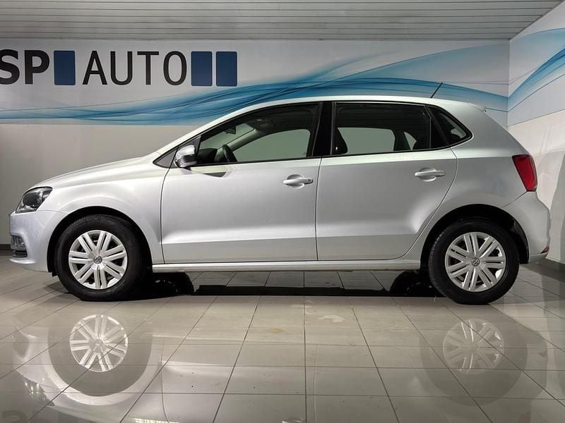 Usado VW Polo Trendline 75 HP (55 kW) 2017 Cinzento