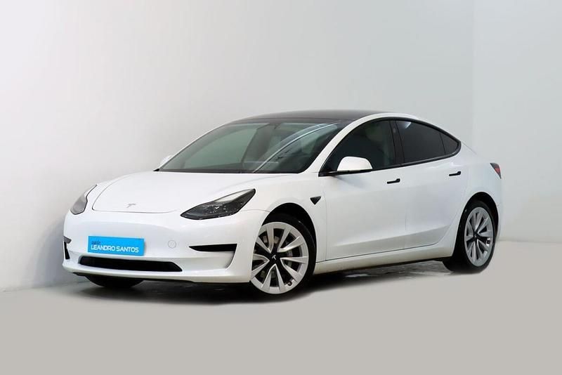 Branco Usado 2021 Tesla Model 3 Sedan | € 28.500 (Preço justo) - Imagem 1/2