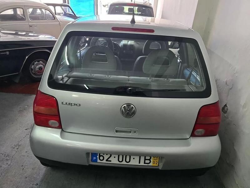 Usado VW Lupo 50 HP (36 kW) 2002 Cinzento prata metalizado Citadino