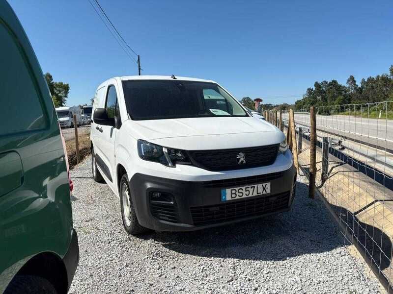 Branco Usado 2020 Peugeot Partner Monovolume | € 13.500 (Preço justo) - Imagem 1/4