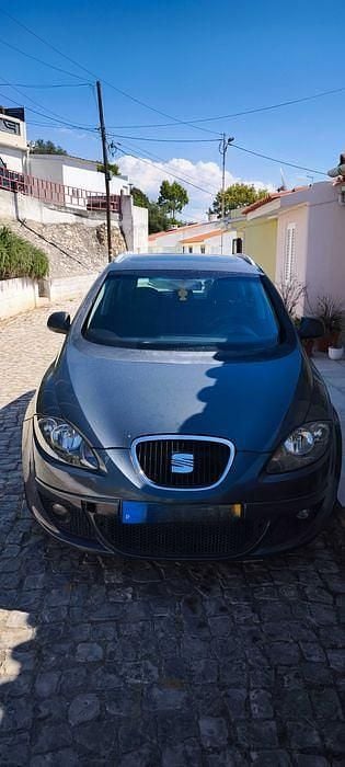 Usado 2008 Seat Altea XL Monovolume | € 4.000 - Imagem 1/4