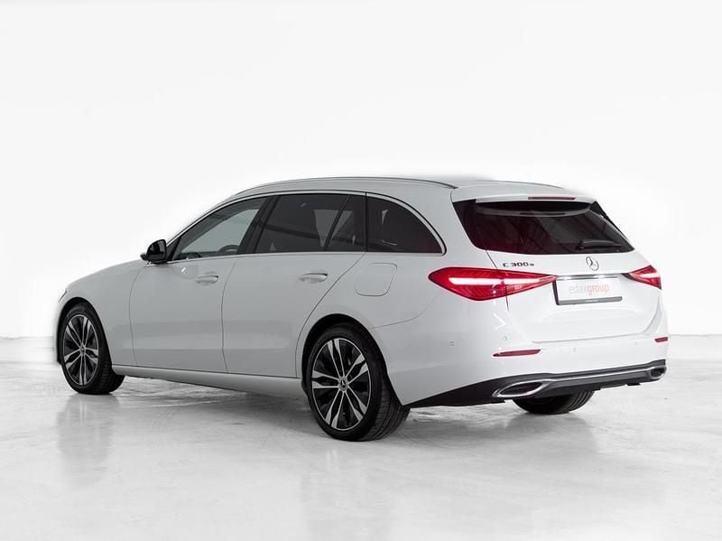 Usado Mercedes C300 Avantgarde 313 HP (230 kW) 2023 Branco Carrinha