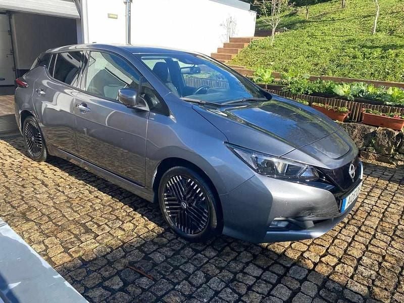 Cinzento Usado 2022 Nissan Leaf Citadino | € 17.990 (Preço justo) - Imagem 1/4