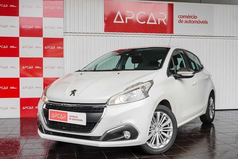 Branco Usado 2016 Peugeot 208 Allure Citadino | € 8.990 (Preço justo) - Imagem 1/4