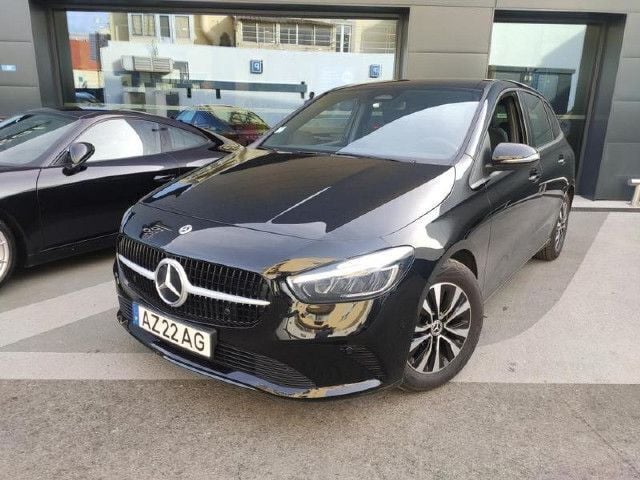 Preto night Usado 2023 Mercedes B180 Monovolume | € 40.900 (Preço justo) - Imagem 1/4