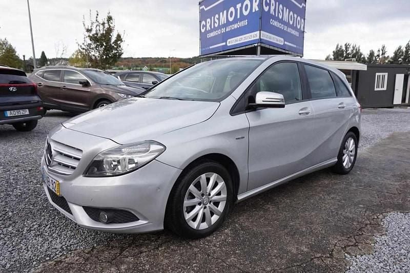 Usado Mercedes B180 109 HP (80 kW) 2012 Cinzento Monovolume