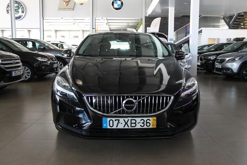 Preto Usado 2019 Volvo V40 Momentum Carrinha | € 16.000 (Preço justo) - Imagem 1/4