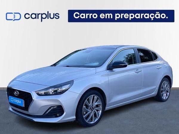 Cinza Usado 2020 Hyundai i30 Style | € 22.000 - Imagem 1/3