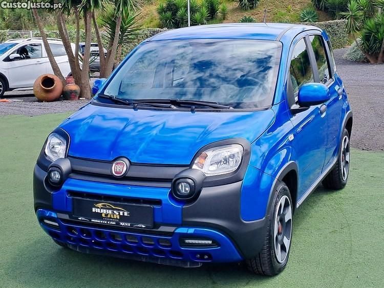 Azul Usado 2023 Fiat Panda Cross Cross Citadino | € 16.999 - Imagem 1/1