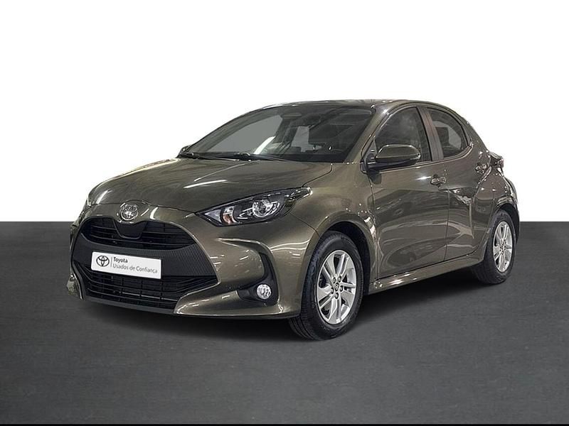 Bronze (pintura metalizada) Usado 2024 Toyota Yaris Comfort | € 24.750 (Preço justo) - Imagem 1/4