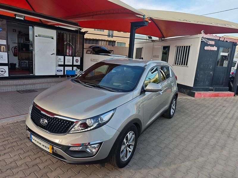 Cinza Usado 2015 Kia Sportage SUV | € 16.900 (Caro) - Imagem 1/4