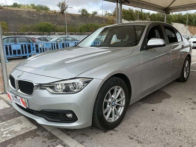 Cinza Usado 2018 BMW 318 Advantage Sedan | € 21.997 (Caro) - Imagem 1/4