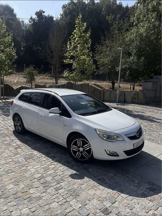 Usado 2011 Opel Astra Sedan | € 5.000 (Preço justo) - Imagem 1/4