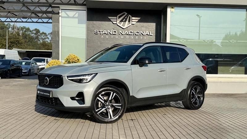 Cinza Usado 2023 Volvo XC40 Plus SUV | € 31.900 (Preço justo) - Imagem 1/4