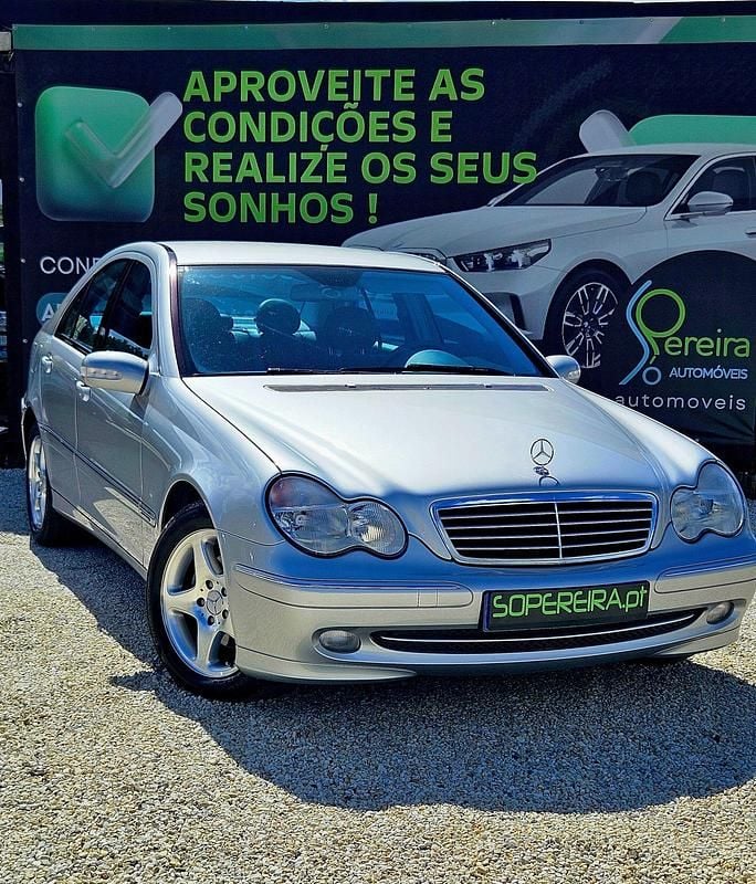 Cinza Usado 2004 Mercedes C220 Avantgarde Sedan | € 13.000 - Imagem 1/4