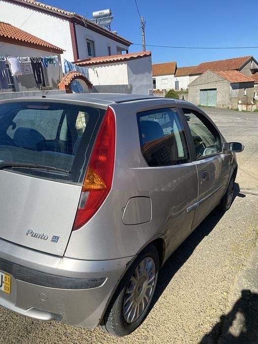 Usado Fiat Punto 60 HP (44 kW) 2001 Citadino