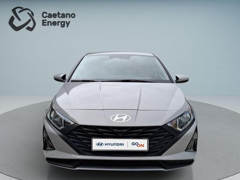 Usado Hyundai i20 Comfort 84 HP (61 kW) 2024 Lumen gray (metalizado)