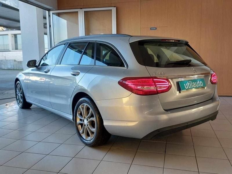 Usado Mercedes C180 116 HP (85 kW) 2015 Cinzento Carrinha