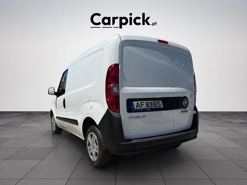 Usado Fiat Doblò Easy 95 HP (69 kW) 2021 Branco Monovolume
